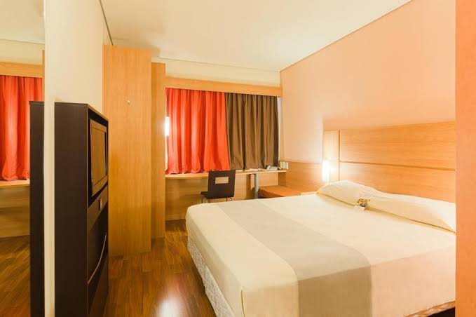 Ibis Canoas